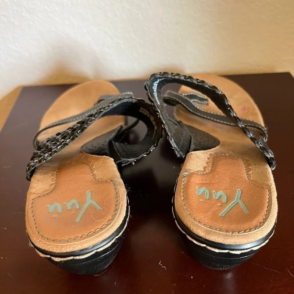 YUU Black Sandals Size 6
